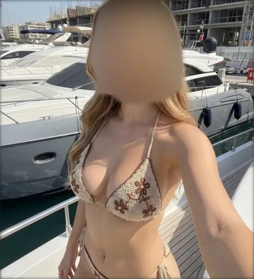 Glamorous Nagpur Beauty in Nagpur Near Dharampeth and Civil Lines Hello my dear man. My name is Elina and I am 22 years old. I